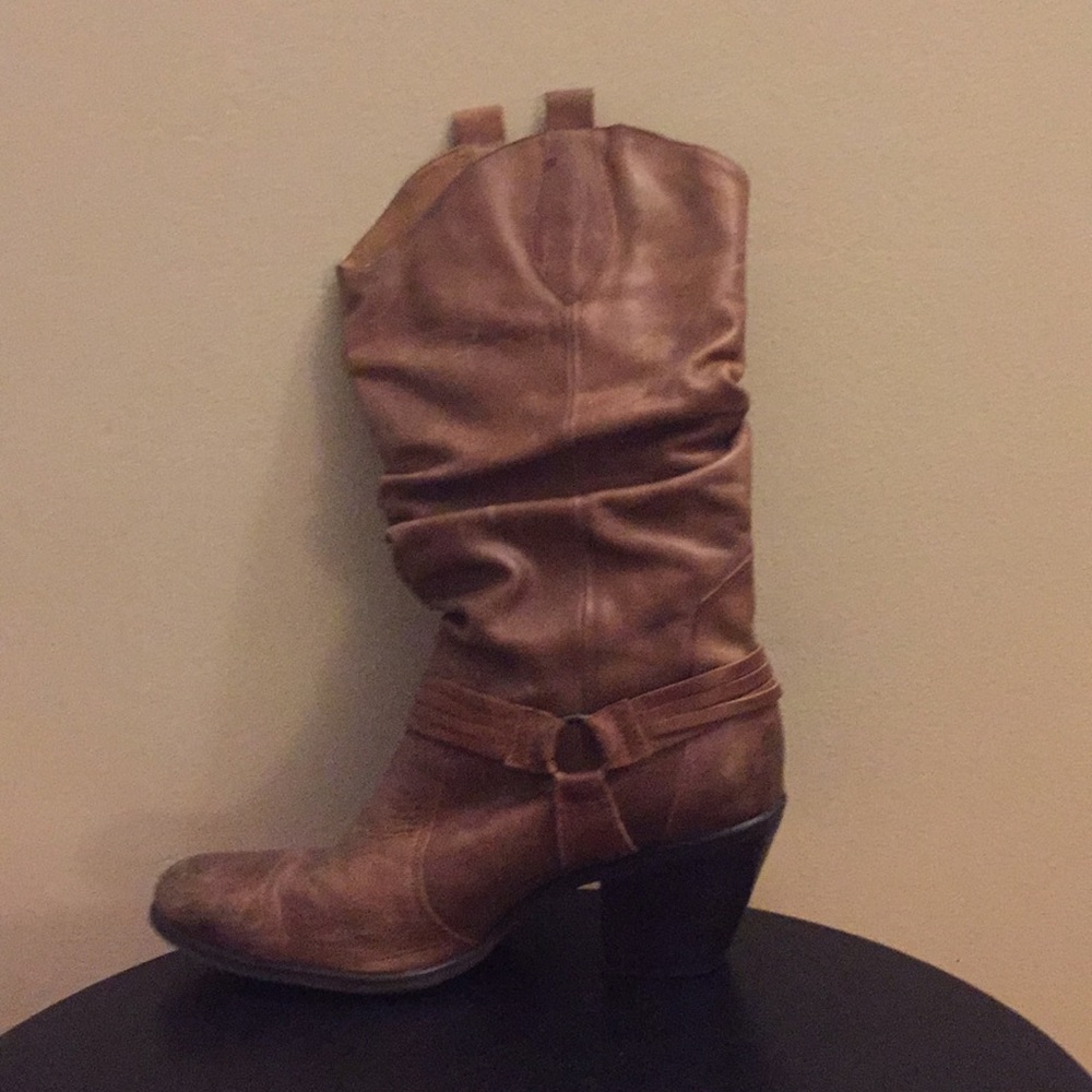 Boots, mid calf